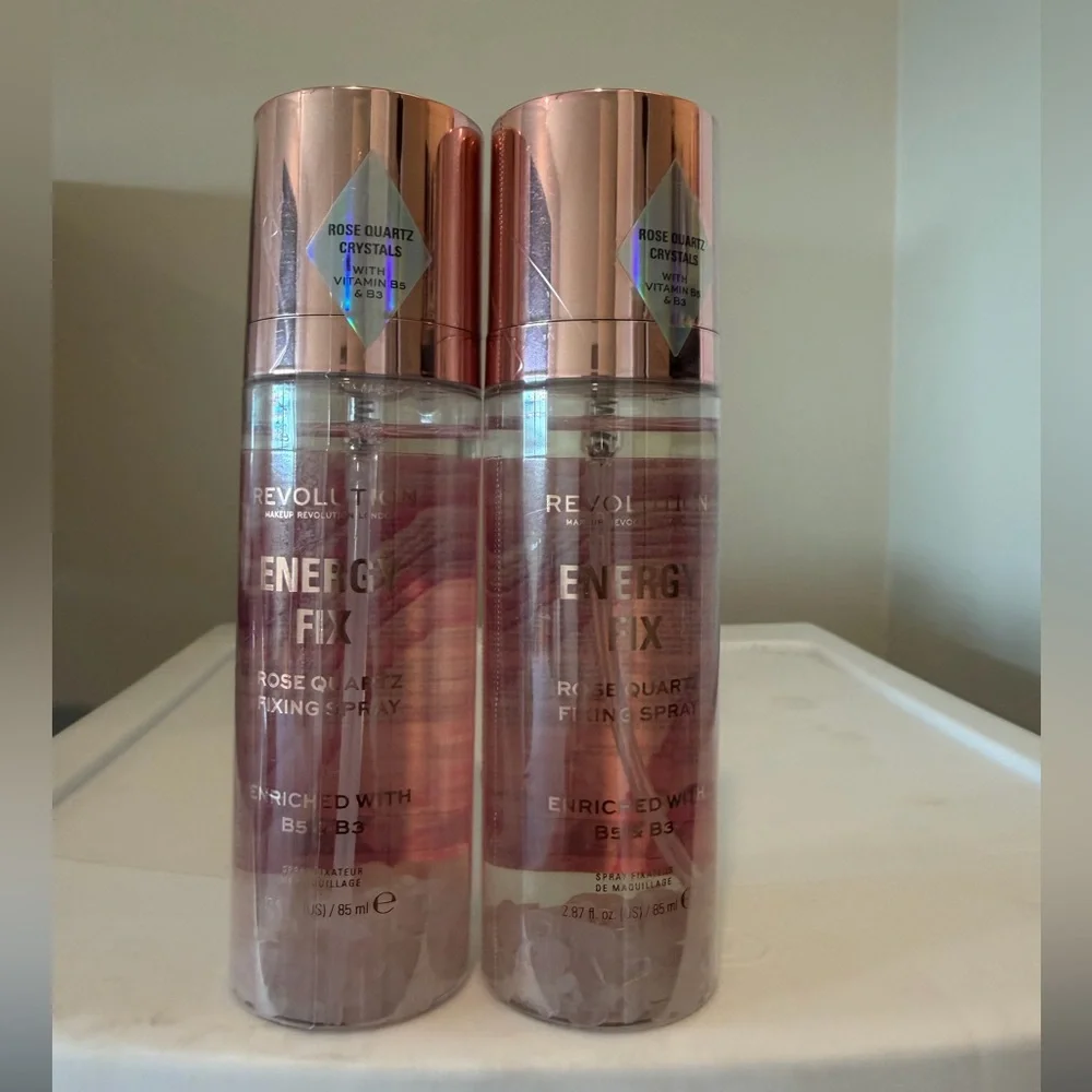 Revolution Rose Quartz Illuminating Fixing Spray - Pink